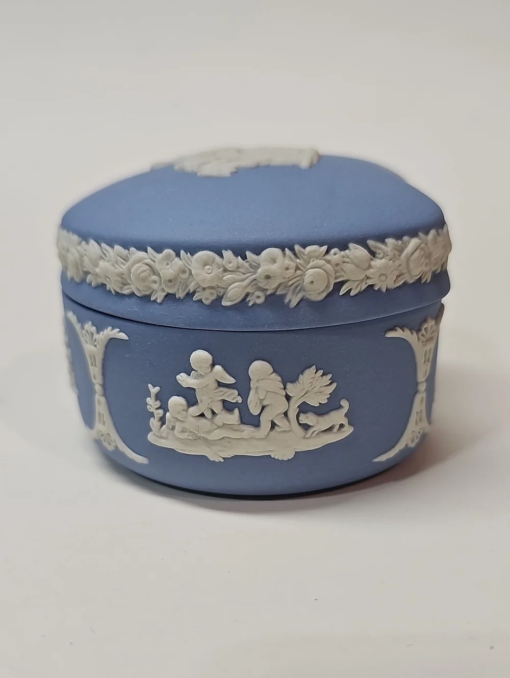 Wedgwood cream pale
